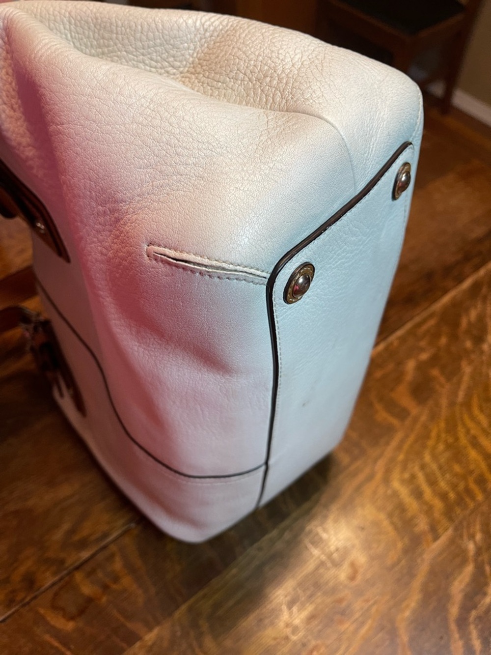 Coach SoHo White Leather Shoulder Bag with Tan Buckle Trim and Matching Wallet - Picture 8 of 16